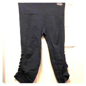 Lulu crop stretch leggings